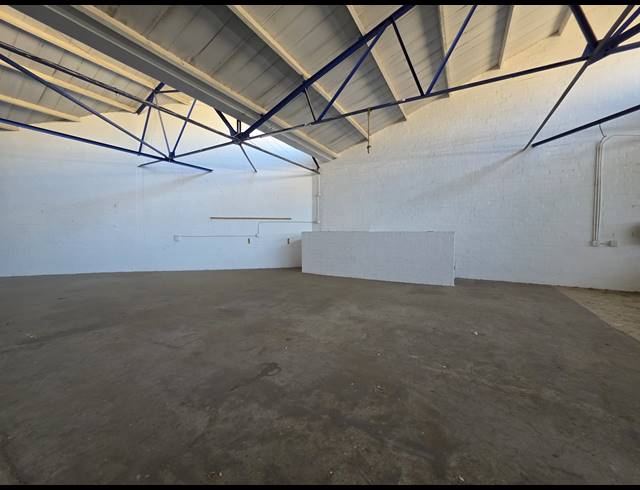 650M² WAREHOUSE TO LET IN PAARDEN EILAND